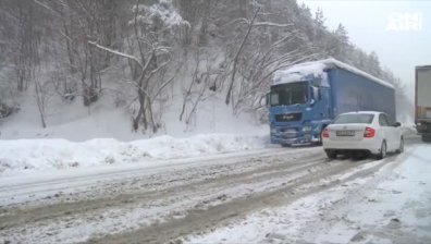 Заради снегонавявания е блокиран пътят между Клисура и Самоков