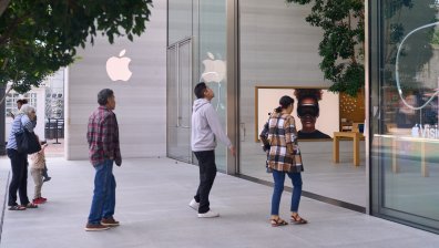 Apple съкрати поне 600 служители след прекратяването на проекта си за кола и дисплеи