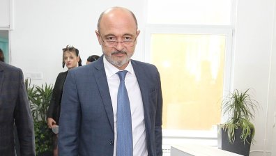 Меджидиев: Медицинските служители ще бъдат компенсирани в следващите 3 месеца