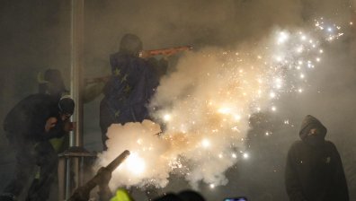 Поредна нощ на протести и напрежение с полицията в Грузия (ВИДЕО+СНИМКИ)