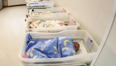 Бебето плаче - каква е точната причина и какво да направим?