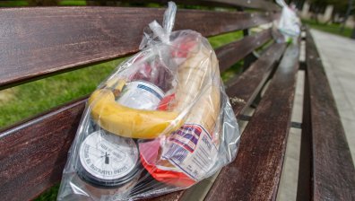 БЧК раздава хранителни пакети за социално слаби (ВИДЕО)