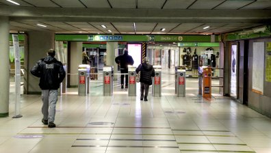 Опит за самоубийство блокира метрото в Милано