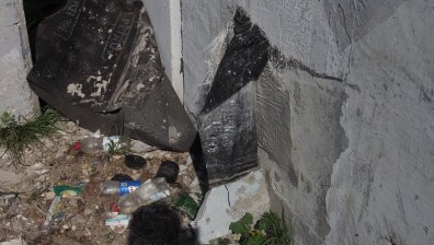 5 г. нито една институция не прави нищо за тонове опасни пестициди край село Пчелник