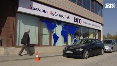 Журналисти от BiT излязоха на протест заради забавени заплати