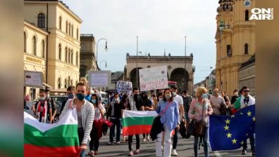 "Не се отказваме": Българи в Берлин продължават с протестите 