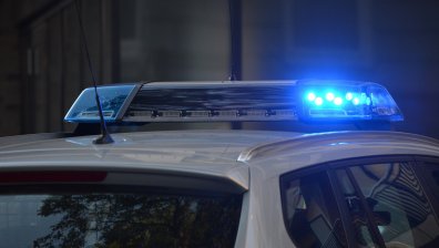 Въоръжен мъж държи часове наред две жени като заложници в Париж