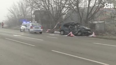 Жена загина след удар от ТИР, детето ѝ е тежко ранено