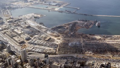 Разпитват бивши и настоящи министри за смъртоносната експлозия в Бейрут