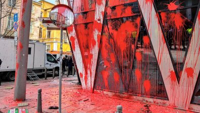 Десет пострадали полицаи и шестима задържани след протеста на "Възраждане"