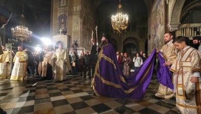 Стотици се стекоха на Бъдни вечер в храм-паметника "Свети Александър Невски"