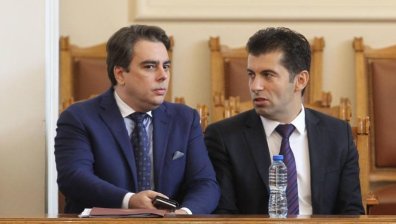 Василев и Петков се радват и на одобрение зад граница - дават заявка за свежест