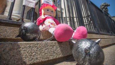 Протест под наслов "Българчетата са най-добре в България" пред Съдебната палата