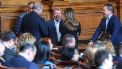 Асен Василев към Тошко Йорданов: Не ти казвам как да пишеш песни, ти не ми казвай как да пиша бюджет