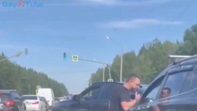 Руснак заплаши с автомат друг шофьор, не му дал да го изпревари (+ВИДЕО)
