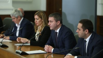 Горанов и Ангелкова се връщат като депутати в НС?