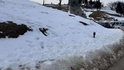 Първомайски сняг на прохода Шипка изкара снегорините на пътя