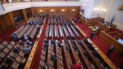Какви решения взеха депутатите на извънредното си заседание? (Обзор)