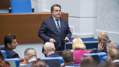 Буря в НС след обиските във Варна, Асен Василев с доказателства срещу Борисов