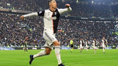 Роналдо задмина Меси по хеттрици и влезе в историята