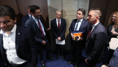 Промените в Конституцията не минаха, гласуват ги отново след два месеца
