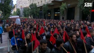Гърците отбелязаха годишната от студентския бунт срещу военната хунта