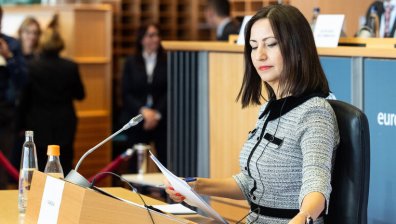 Първа визита у нас: Еврокомисар Иванова ще разговаря с кабинета и президента Радев