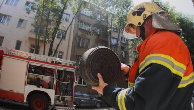 Загиналото в пожар 3-годишно дете било само в жилището в Русе, хванаха майката с дрога