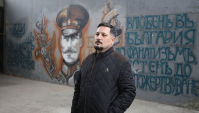 Кмет брани от заличаване графит с лика на полк. Дрангов