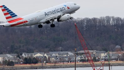 Двигател на пътнически самолет се запали в САЩ (+ВИДЕО)