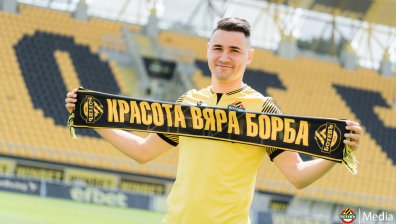 "Ботев" (Пловдив) привлече национала Янис Карабельов