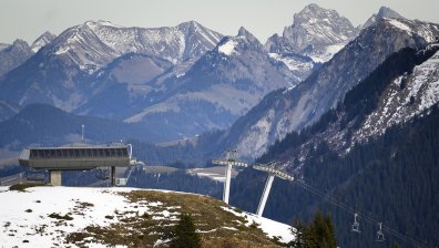 Търсят шестима туристи, изчезнали по време на ски преход в Швейцарските Алпи