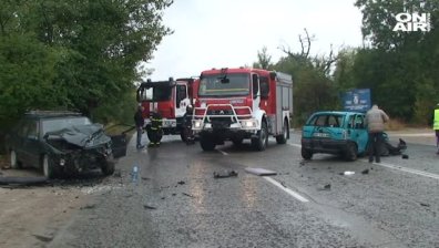 Четирима са в болница след тежка катастрофа край Враца