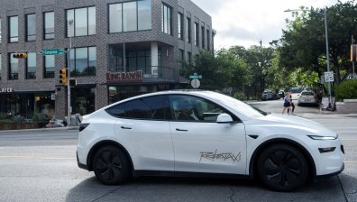 Акциите на Tesla скочиха с роботакситата на Илън Мъск