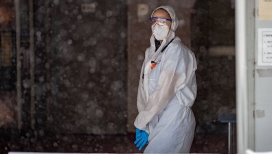 675 заразени у нас &ndash; 230 са в болница, 36 - в интензивно отделение