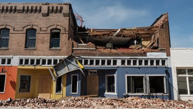 ''Лаура'' връхлетя Луизиана и Тексас, отне 4 човешки живота