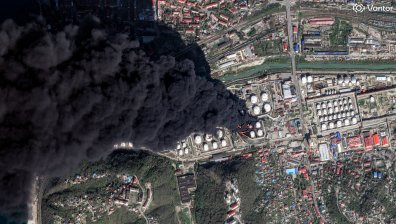 Украйна удари с дронове нефтена база в анексирания от Русия Севастопол