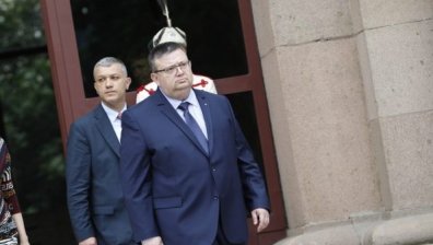 Съмнителен пакет до Цацаров в Съдебната палата - МВР и ДОТИ на крак