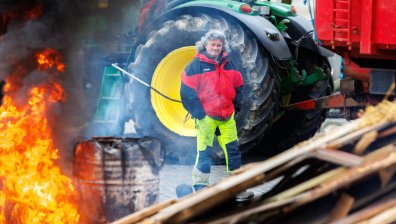 Земеделци блокираха Брюксел, над 300 трактора задръстиха центъра