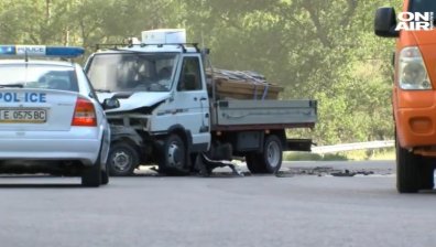  Челна катастрофа в Кресненското дефиле, вадиха затиснат шофьор