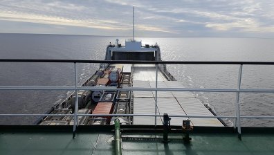 180-метров кораб заседна и запуши входа на пристанище Бургас