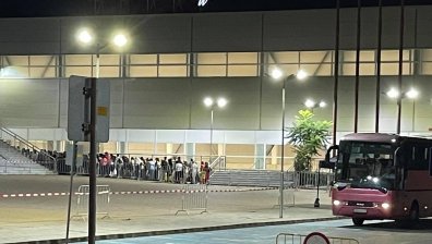 Изненадващо: Предаването на изборните книжа в "Арена Армеец" преминава спокойно