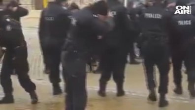 Обезвредените полицаи от лютив спрей - грешка, трябвало да предпазят колежка