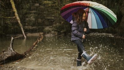 Жълт код за проливни дъждове в две области утре (+КАРТА)