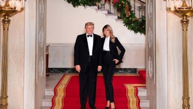 Tръмп и Мелания с последна коледна снимка в Белия дом
