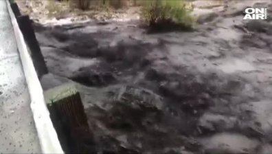 След унищожителните пожари в Калифорния, проливни дъждове заляха щата