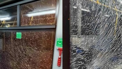 Непълнолетни са сред задържаните за стрелбата по автобус в Перник