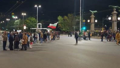 От Отровното трио обещаха изненади на петото Велико народно въстание