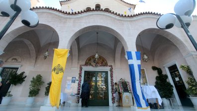 В Гърция отслужиха великденската литургия в 21:00 ч. заради мерките