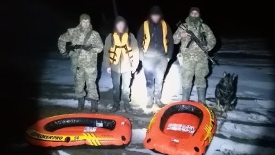 Куче хвана двама украинци, бягащи от войната към Унгария (+ВИДЕО)